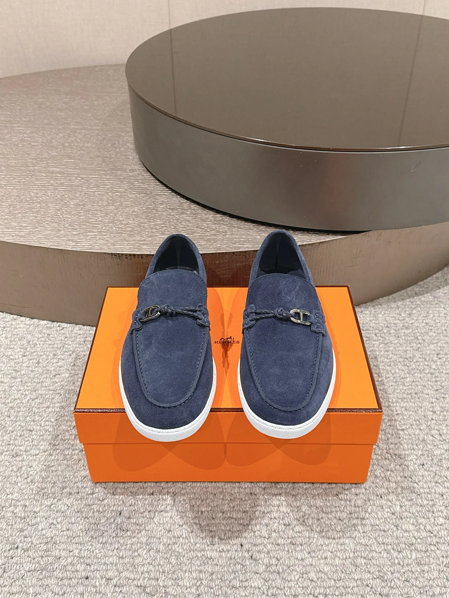 【ΗERMES】 P:540💰 Size: 39-45 (45.46. Customized) Hermes Men's Slip-on Loafers Lgnacio Series Couple's Loafers Casual Sports Shoes Original Purchase Development Made Goods This calfskin loafer is decorated with leather braiding and "Chaine d'Ancre" buckle. Fashionable nautical style loafers, ideal for land and seaside. Exquisite packaging at the delivery counter 🛍📦 Fabric: Original customized imported first-layer cowhide/cow suede Lining: Imported soft cowhide lining Sole: Original molded non-slip TPU material Bottom thickness: 2CM
